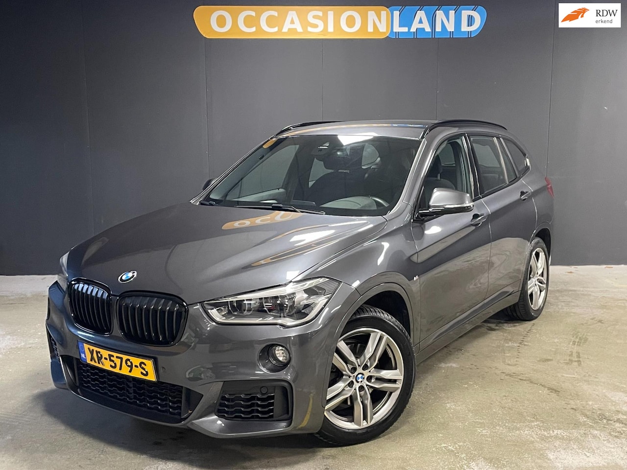 BMW X1 - SDrive18i High Executive AUT|M-PAKKET|SFEER|TREKHAAK|ELEKTRISCHE ACHTERKLEP - AutoWereld.nl