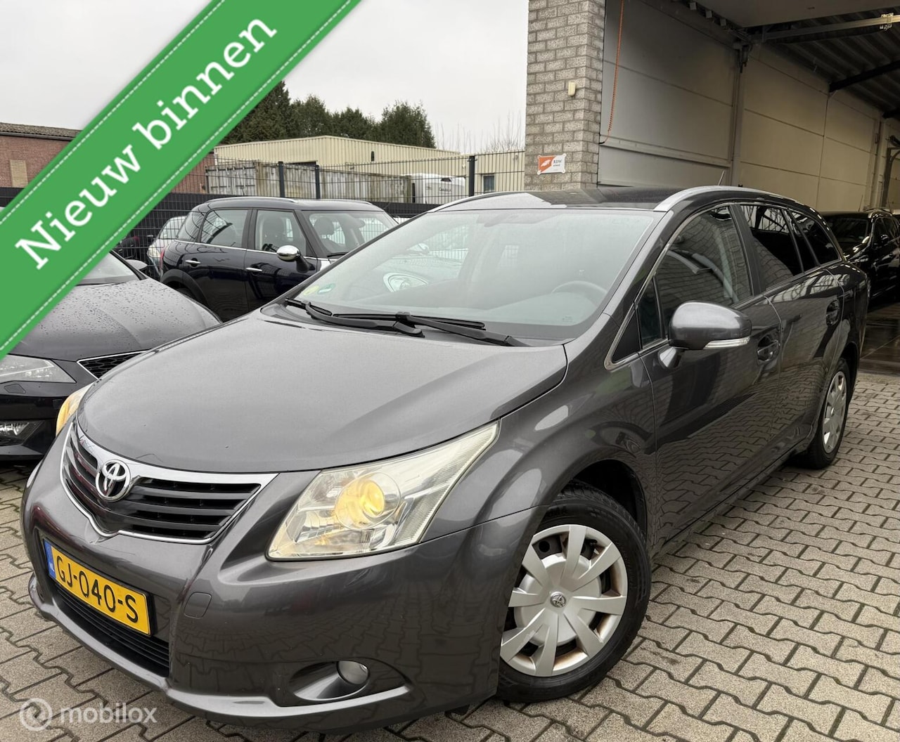 Toyota Avensis Wagon - 1.8 VVTi Dynamic /Dealer onderhouden! - AutoWereld.nl