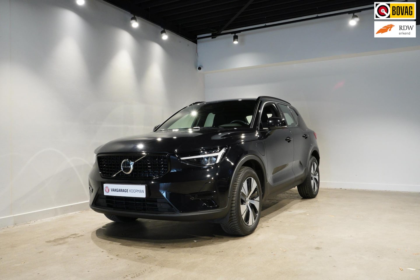 Volvo XC40 - 1.5 T4 Recharge R-Design Stoel/stuurverwarming|Trekhaak|Carplay - AutoWereld.nl