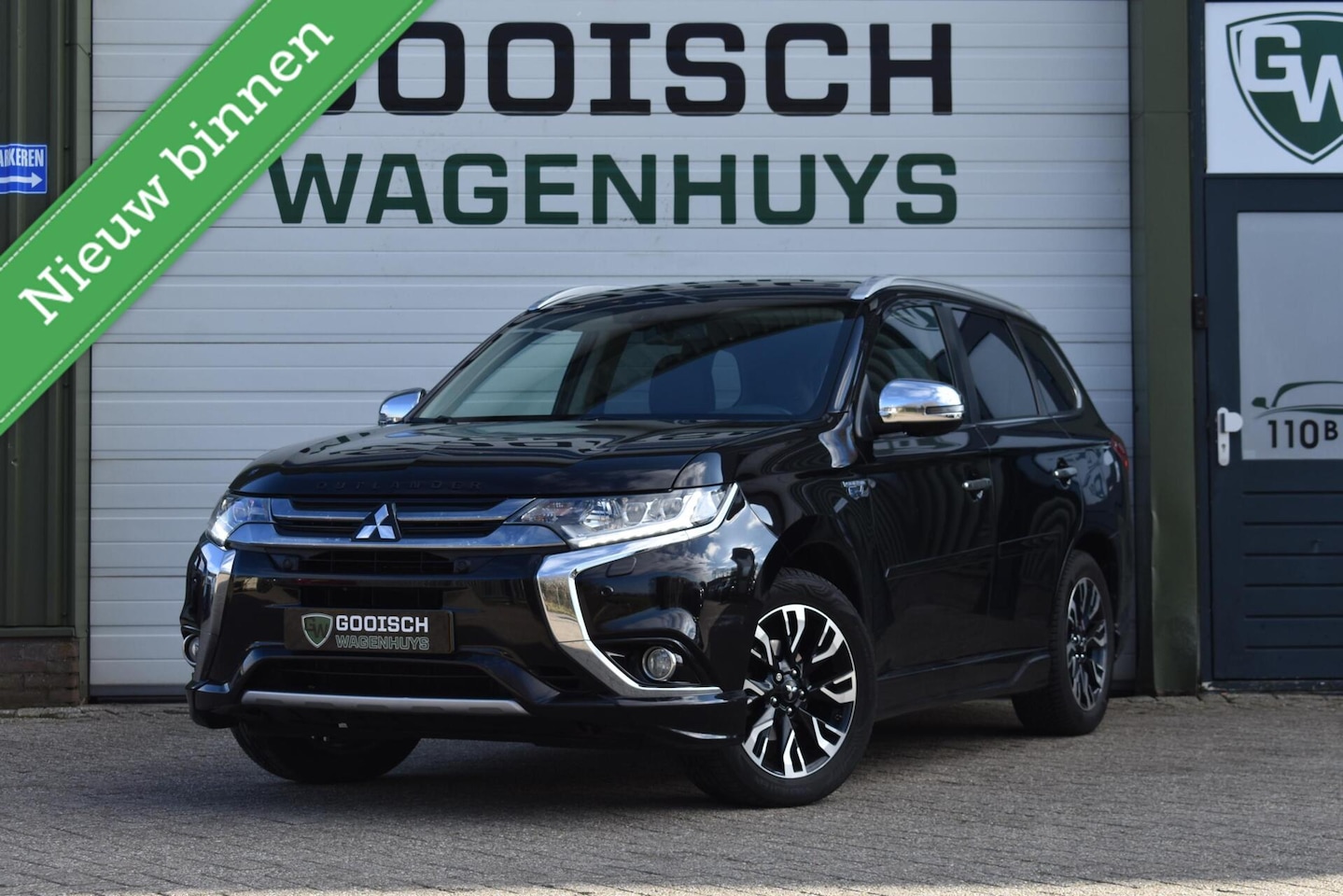 Mitsubishi Outlander - 2.0 PHEV Instyle | Stoelverwarming | Trekhaak | Camera | - AutoWereld.nl