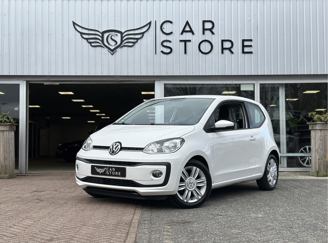 Volkswagen Up! - 1.0 BMT high up! |LED|ST VWM|AIRCO|ELK.PAKKET|SFEER|LM VELGEN 15''|NW APK - AutoWereld.nl