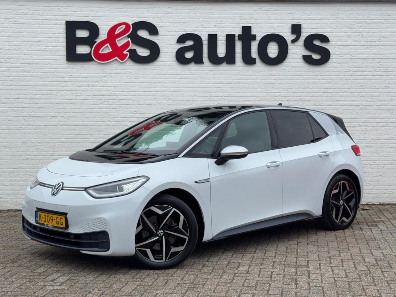 Volkswagen ID.3 - First Plus 58 kWh Adaptive cruise Climate Stuur-/stoelverwarming Navi Apple / Android DAB - AutoWereld.nl