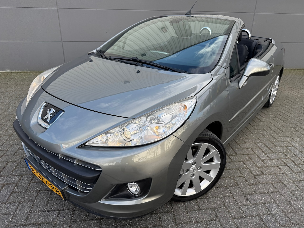 Peugeot 207 CC - 1.6 VTi Roland Garros*PARK SENSOREN*Automaat*CABRIO*CRUISE*AIRCO*APK - AutoWereld.nl
