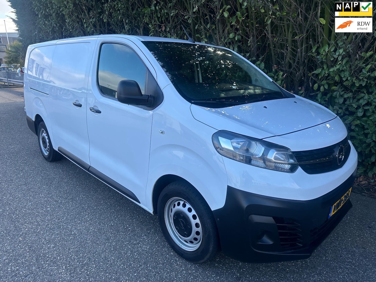 Opel Vivaro - 2.0 CDTI L3H1 122pk Bj'11-2021 NAP ! MARGE ! - AutoWereld.nl