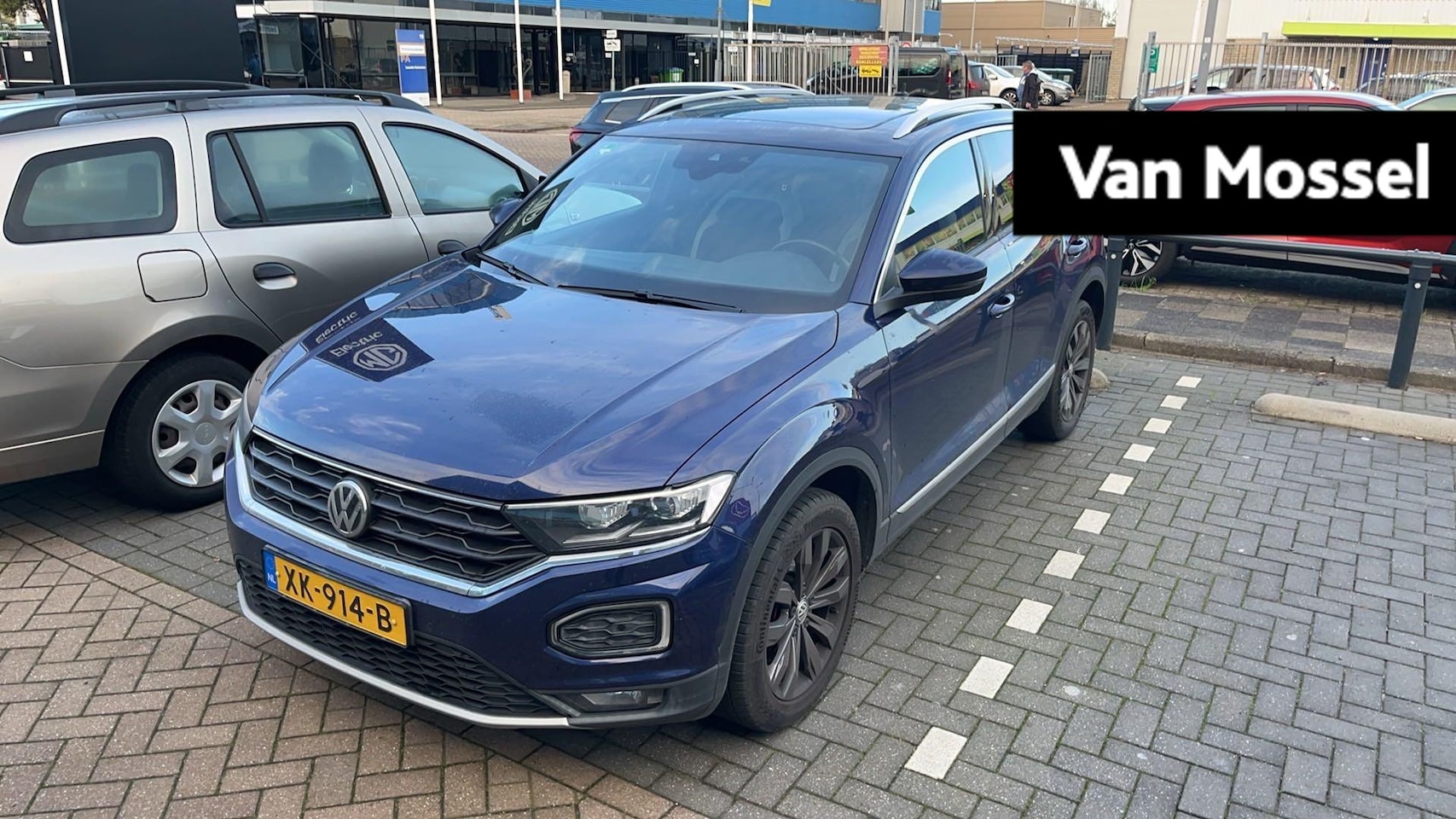 Volkswagen T-Roc - 1.5 TSI Sport 150 PK | Automaat | Panorama Dak | Digital Cockpit | Stoel en Stuurverwarmin - AutoWereld.nl