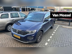 Volkswagen T-Roc - 1.5 TSI Sport 150 PK | Automaat | Panorama Dak | Digital Cockpit | Stoel en Stuurverwarmin