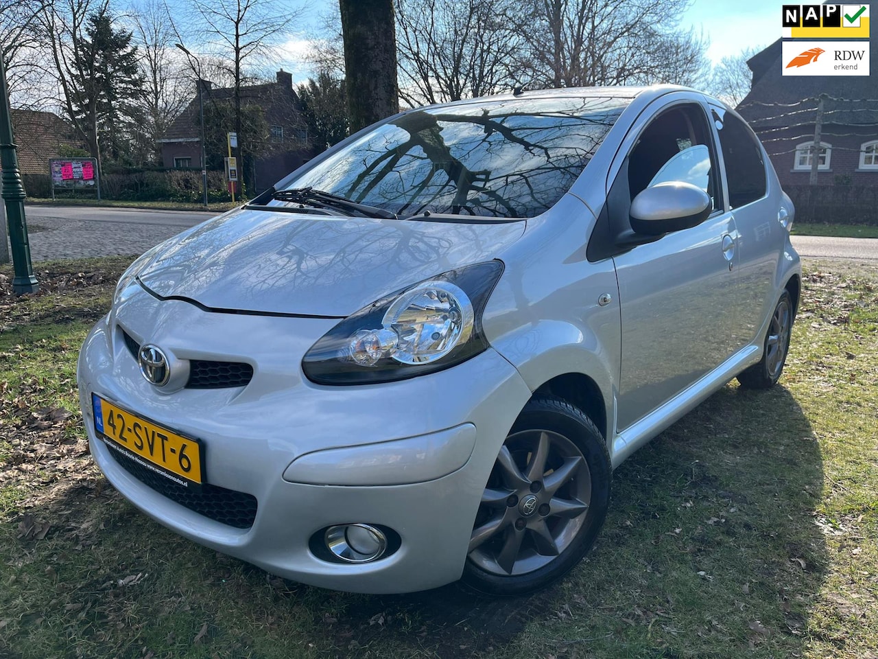 Toyota Aygo - 1.0-12V Dynamic Automaat / Airco / ORG NL!! - AutoWereld.nl