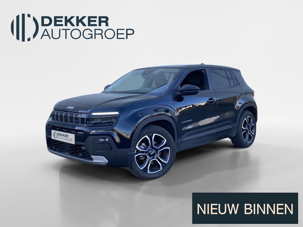 Jeep Avenger - 1st Edition 54 kWh Volcano Black Navigatie -Apple Car/Play Android Auto - Winterbanden set - AutoWereld.nl