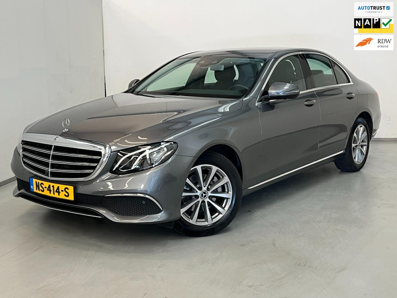 Mercedes-Benz E-klasse - 200 / NL-auto / Headup / 360 Camera / Widescreen - AutoWereld.nl