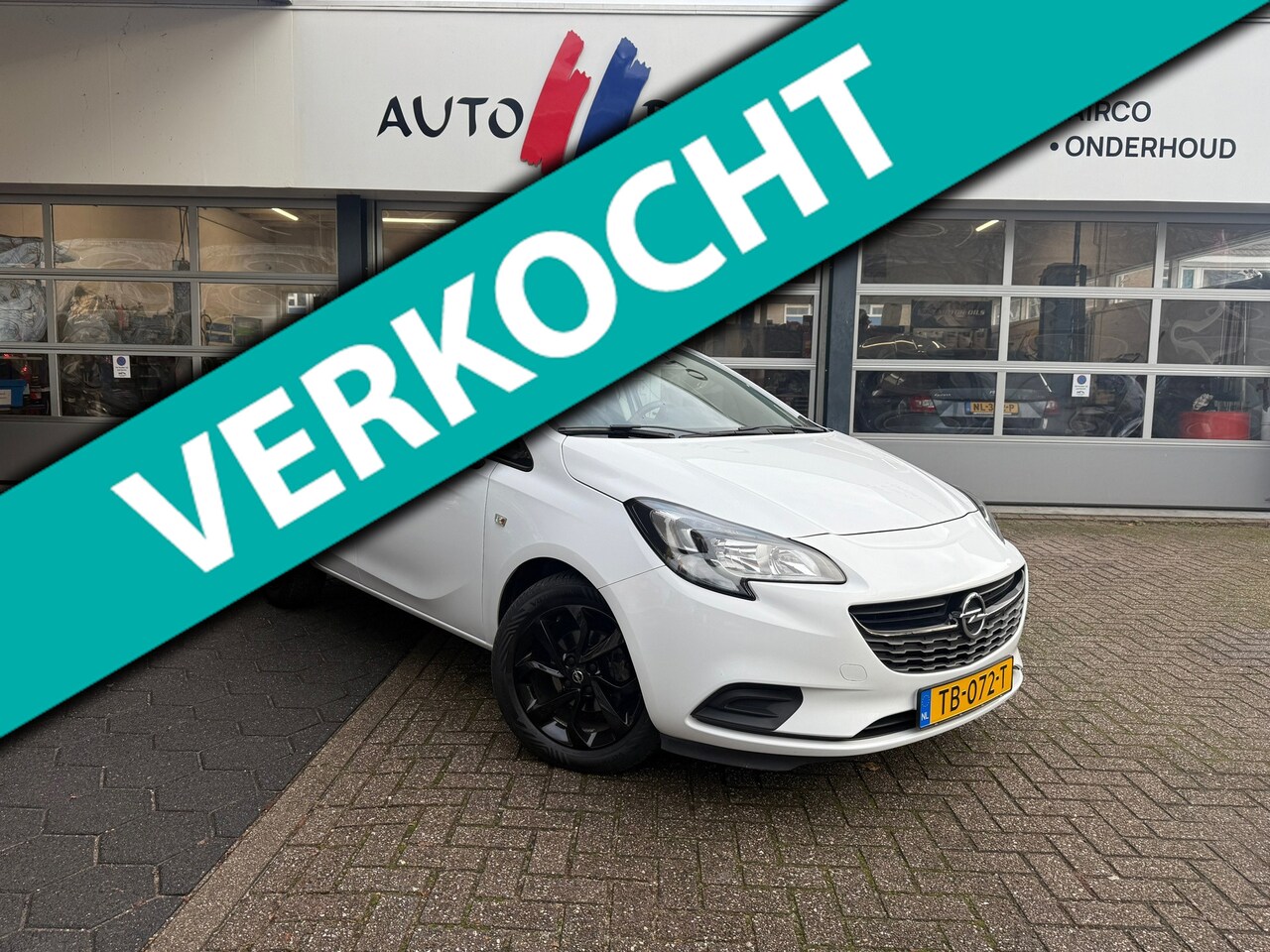 Opel Corsa - 1.4 Black Edition AIRCO|NAVI|BLUETOOTH|DEALER ONDERHOUDEN - AutoWereld.nl