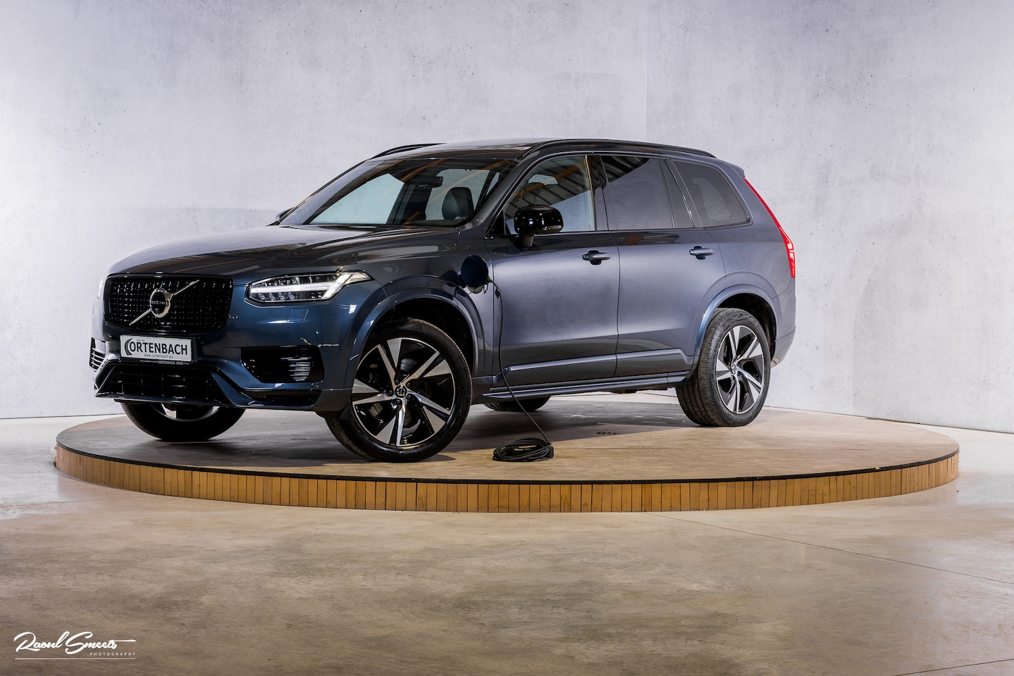 Volvo XC90 - 2.0 T8 Recharge AWD R-Design | Panorama dak | Zwenkbare trekhaak | Harman Kardon | Adaptie - AutoWereld.nl