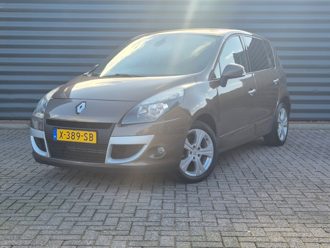 Renault Scénic - 2.0 Expression | Niw Apk | nette auto | meenemprijs - AutoWereld.nl