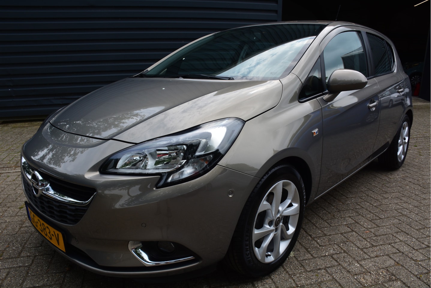 Opel Corsa - 1.4 Color Edition Cruise Control Airco Trekhaak - AutoWereld.nl