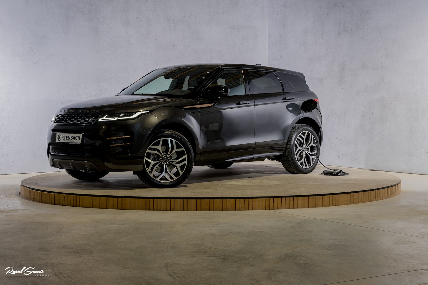 Land Rover Range Rover Evoque - 1.5 P300e AWD R-Dynamic SE | Adaptieve cruise | Zwenkbare trekhaak | Premium audio | Apple - AutoWereld.nl