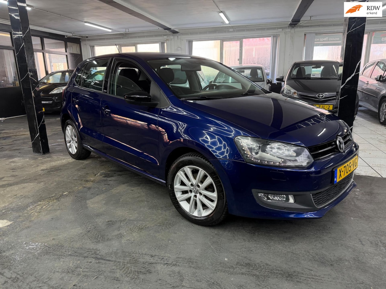 Volkswagen Polo - 1.2 TSI Comfortline Aut | Stoelverwarming | zeer nette - AutoWereld.nl