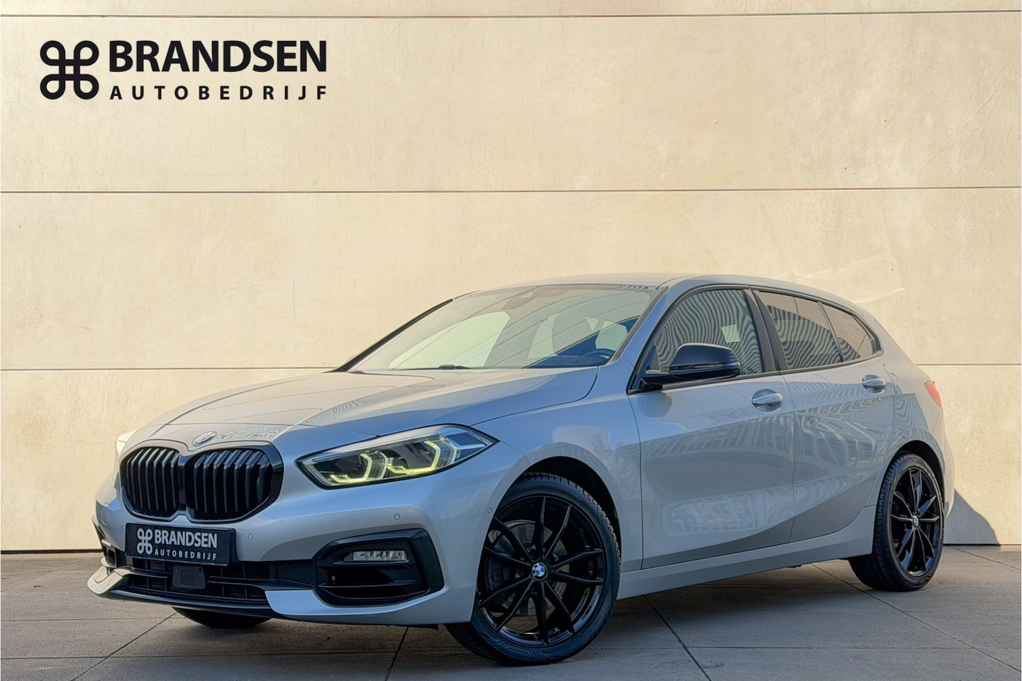 BMW 1-serie - 118i High Executive Head up-18"- Navi-ACC-Camera - AutoWereld.nl