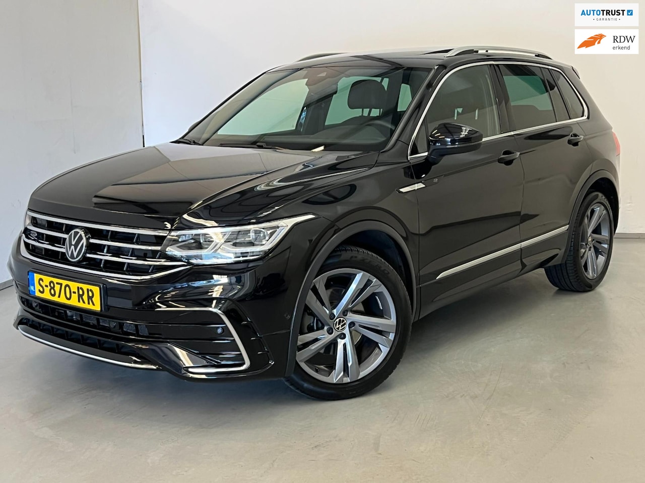 Volkswagen Tiguan - 1.5 TSI R-Line / Pano / BTW / Memory / Trekhaak - AutoWereld.nl