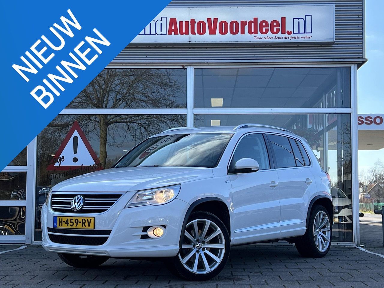 Volkswagen Tiguan - 2.0 TSI Sport&Style 4Motion 200 PK Automaat / R-Line Pakket / Trekhaak / Navi / Cruise / P - AutoWereld.nl