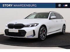 BMW 3-serie Touring - 330e M Sport Automaat / Panoramadak /Sportstoelen / Adaptieve LED / Comfort Access / Achte
