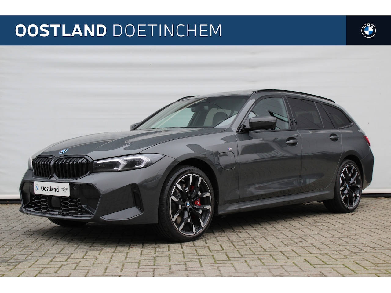BMW 3-serie Touring - 330e High Executive M Sport Automaat / Panoramadak / Trekhaak / Sportstoelen / M Adaptief - AutoWereld.nl