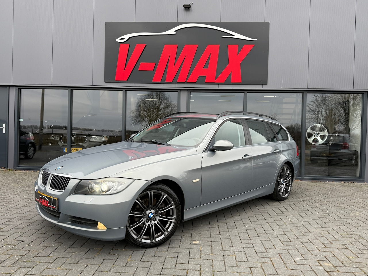 BMW 3-serie Touring - 325i AUT Executive Pano Carplay Keyless Xenon - AutoWereld.nl
