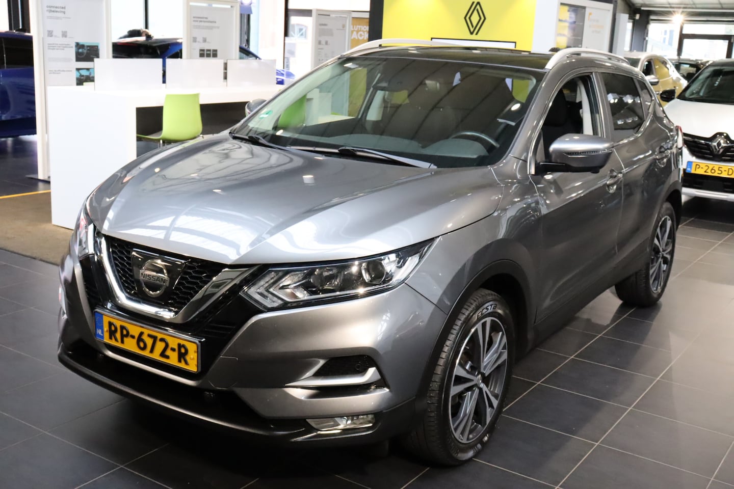Nissan Qashqai - 1.2 N-Connecta Panoramadak + Camera - AutoWereld.nl