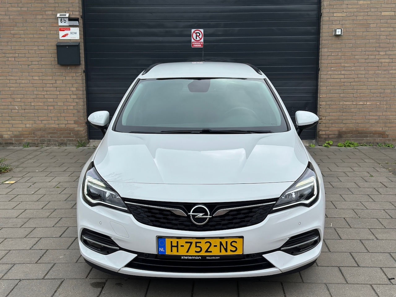 Opel Astra Sports Tourer - 1.2 Edition Cruise Clima PDC Camera Trekhaak CarPlay Navi - AutoWereld.nl
