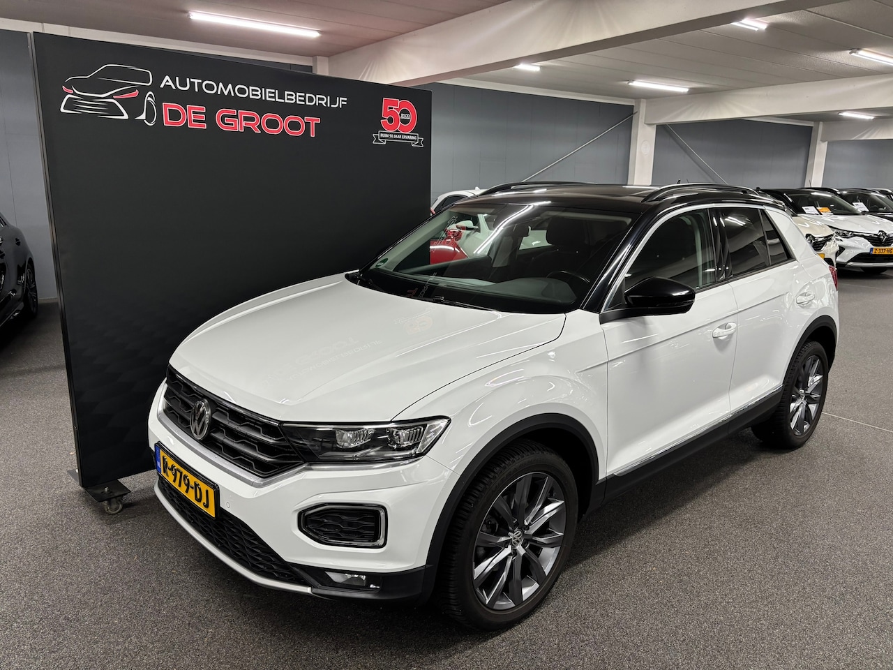 Volkswagen T-Roc - 1.5 TSI Sport Business R met Panoramadak, Navigatie, Parkeersensoren voor en achter, Stoel - AutoWereld.nl