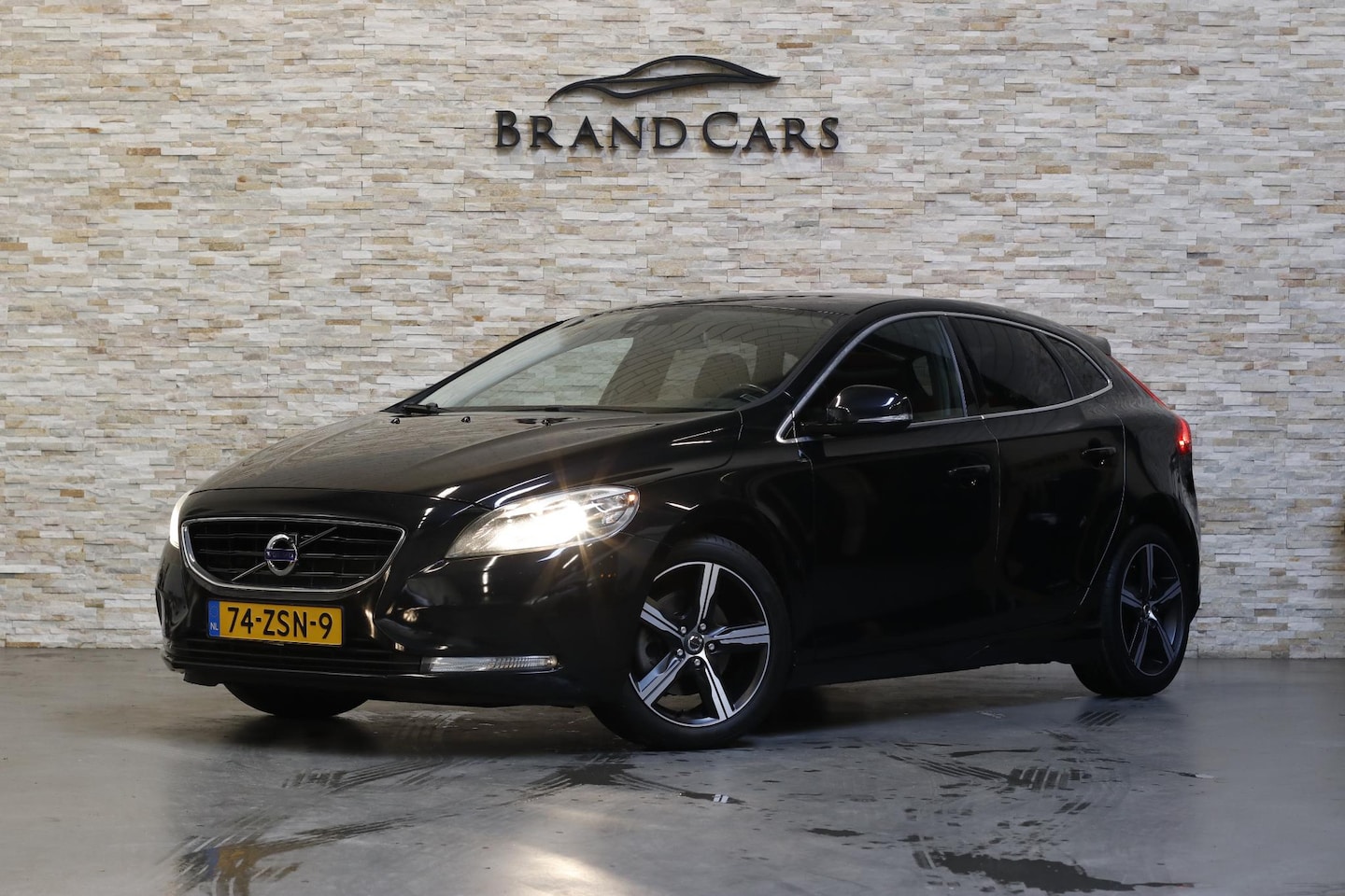 Volvo V40 - 1.6 T3 Momentum | CAMERA | NAVI | KEYLESS | NAP | ORIG NL | - AutoWereld.nl