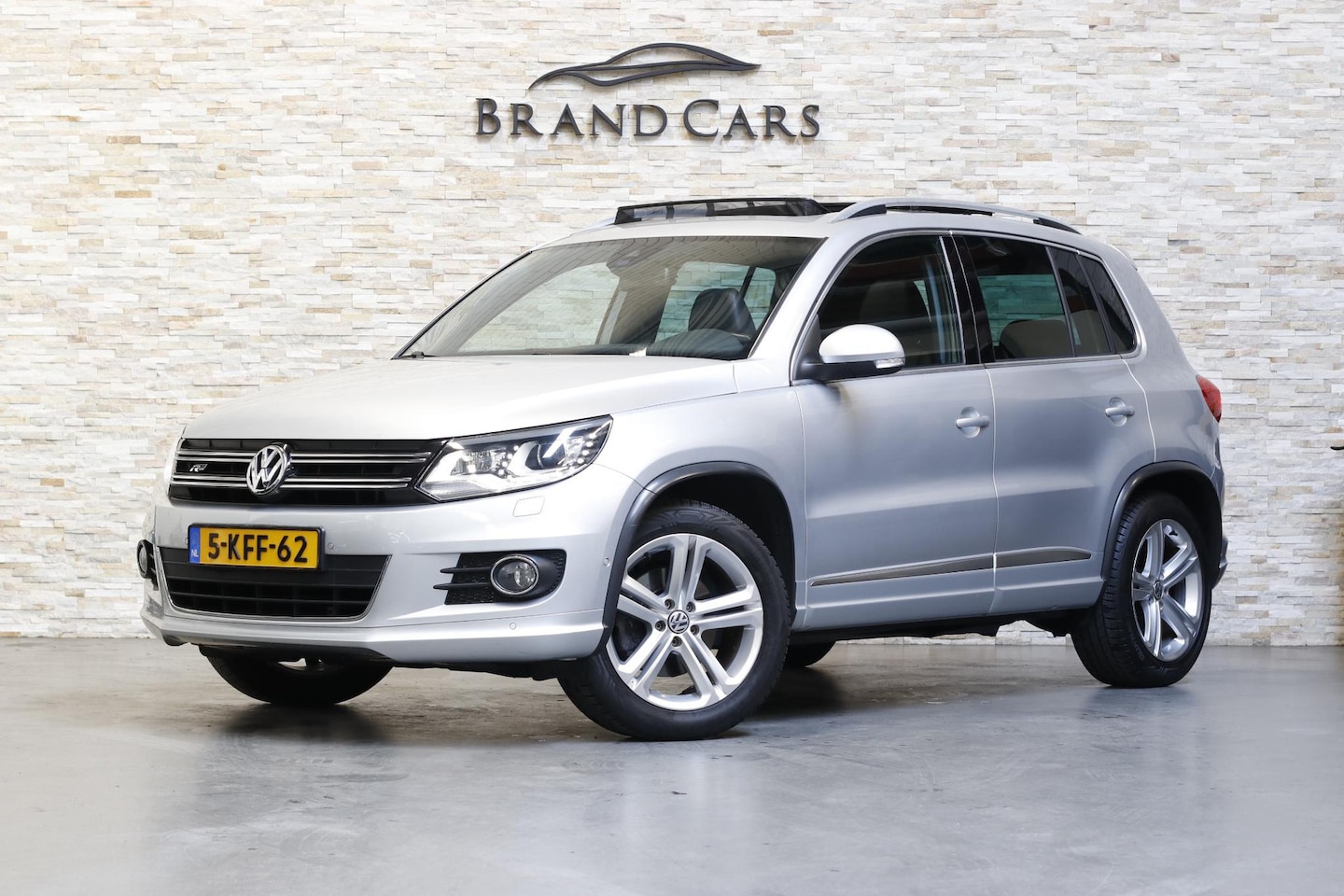 Volkswagen Tiguan - 1.4 TSI Sport&Style R-line Edition | PANO | LEDER | NWE KETTING | TREKHAAK | NAP | - AutoWereld.nl