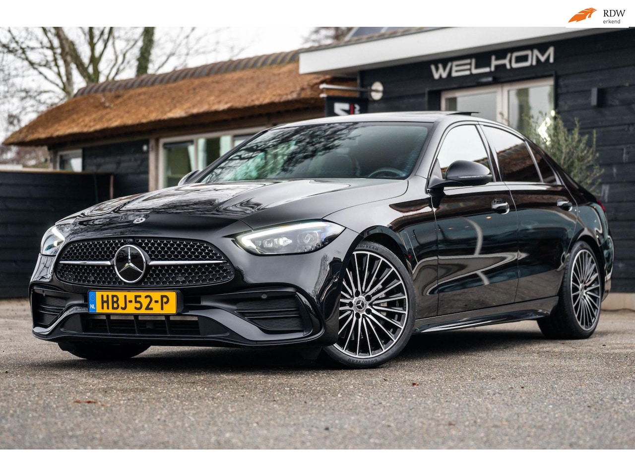 Mercedes-Benz C-klasse - 300 4MATIC AMG Adaptive Cruise I Panoramadak I Autonoom rijden I Burmester I Led I Sfeerve - AutoWereld.nl