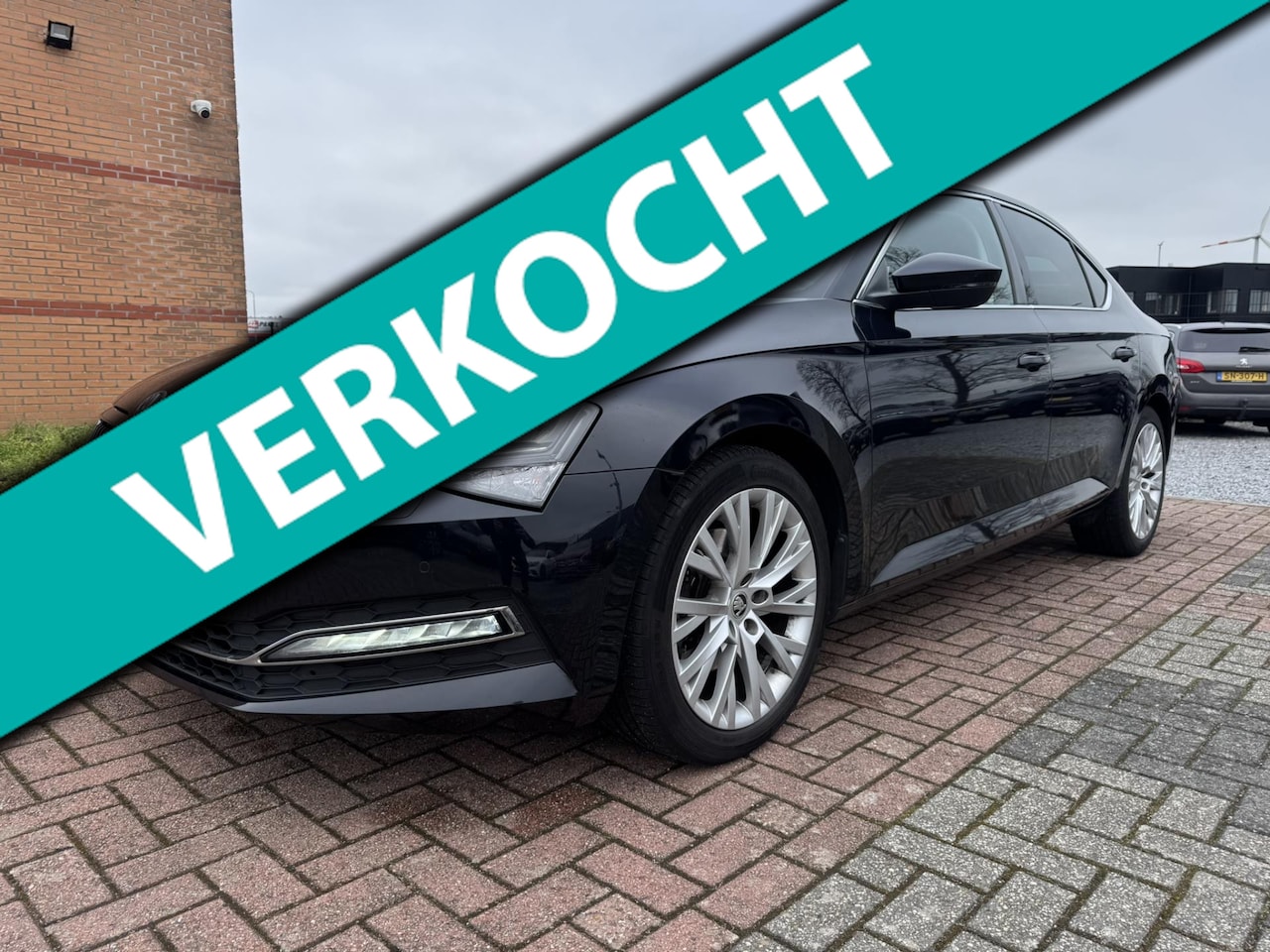 Skoda Superb - 1.5 TSI ACT Business Edition Plus 1.5 TSI ACT Business Edition Plus, Trekhaak, Automaat, Leder/Alcantara, - AutoWereld.nl