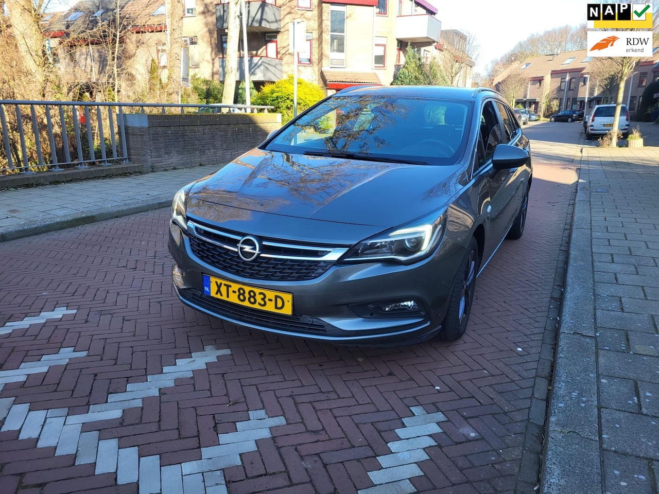 Opel Astra Sports Tourer - Tweede eigenaar / 82.000 NAP / veel opties / mooie auto - AutoWereld.nl