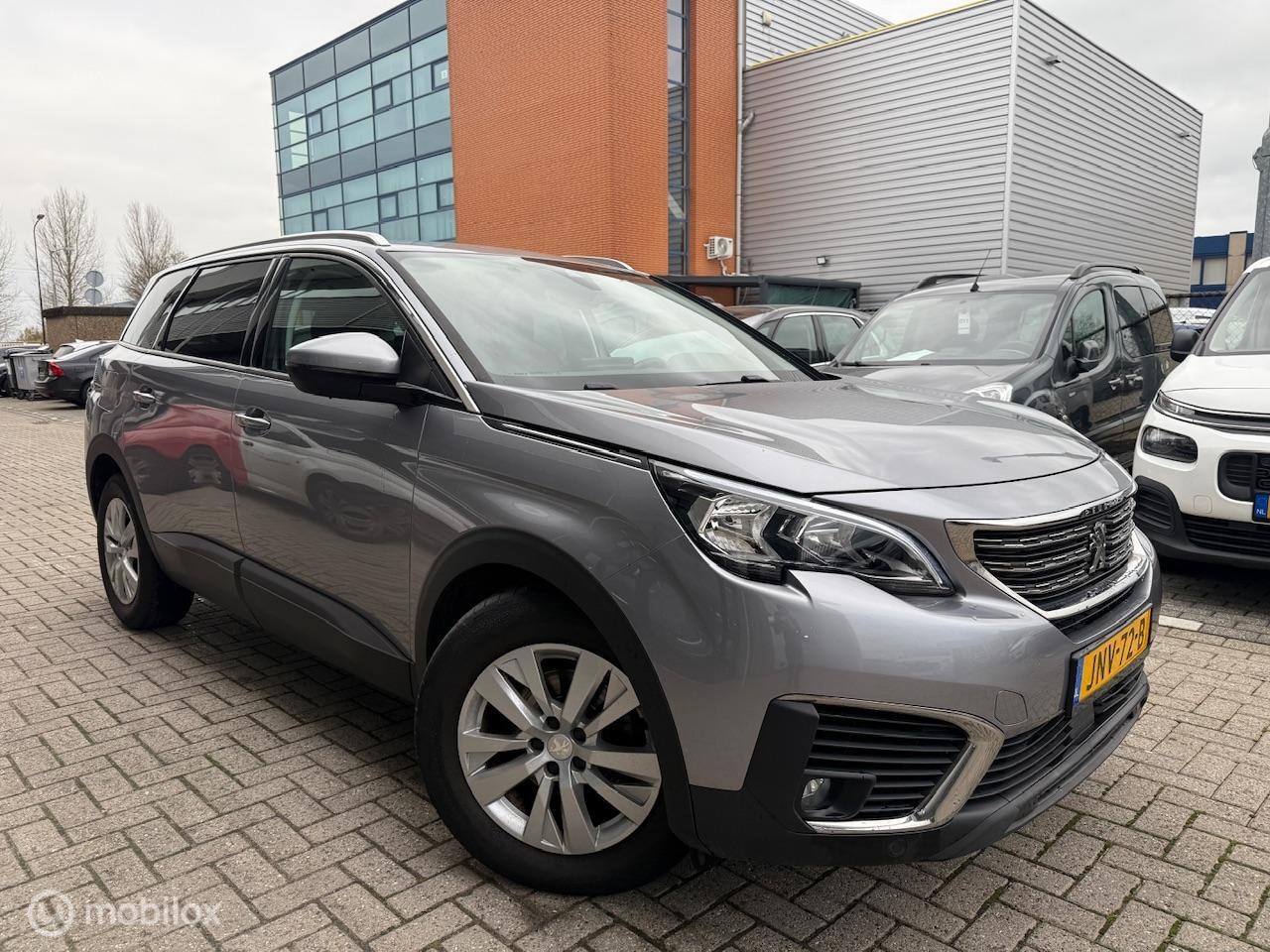 Peugeot 5008 - 1.2 Benzine | 7 zitplaatsen | Navi | Camera - AutoWereld.nl