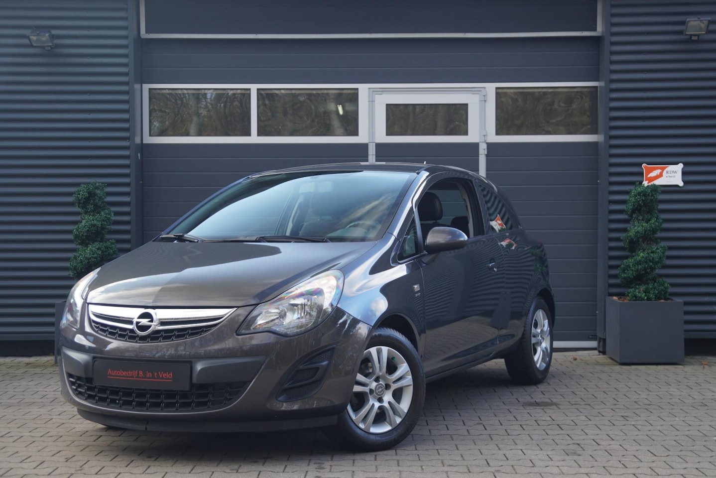 Opel Corsa - 1.2-16V Business+ LEDER AIRCO CRUISE - AutoWereld.nl