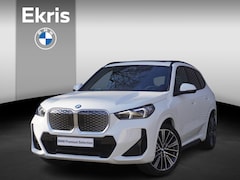 BMW iX1 - eDrive20 M Sportpakket | Premium Pack | Comfort Pack | Trekhaak met elektrisch wegklapbare