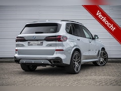 BMW X5 - xDrive50e | Nieuw | Bomvol | M Sport | Panodak | 4WS | Carbon | Massage | H&K | 22 inch |