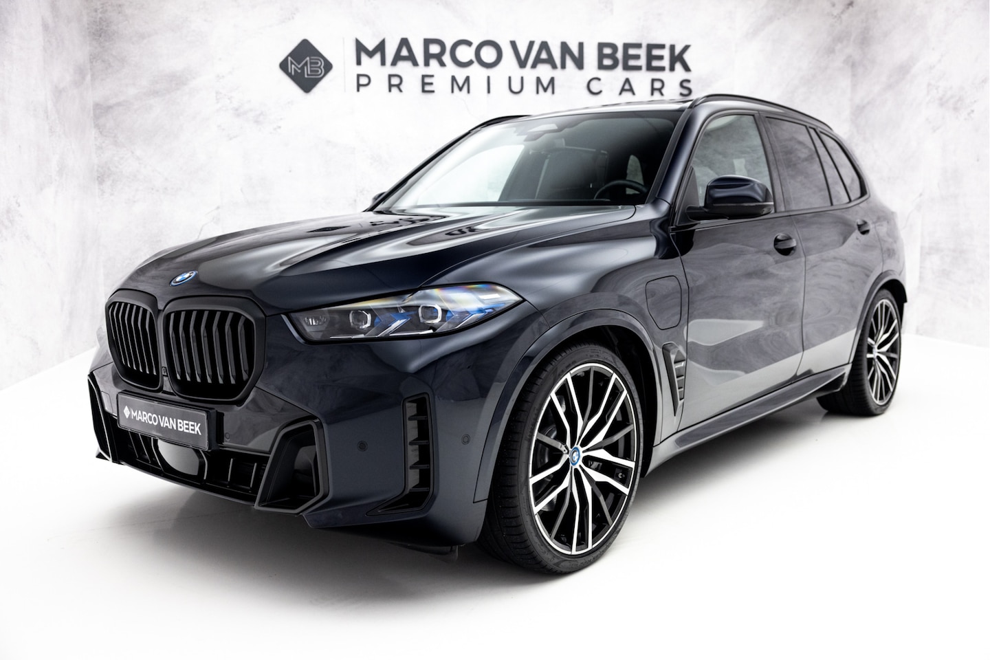 BMW X5 - xDrive50e | M-Sport | Pano | 22" | Harman-Kardon - AutoWereld.nl