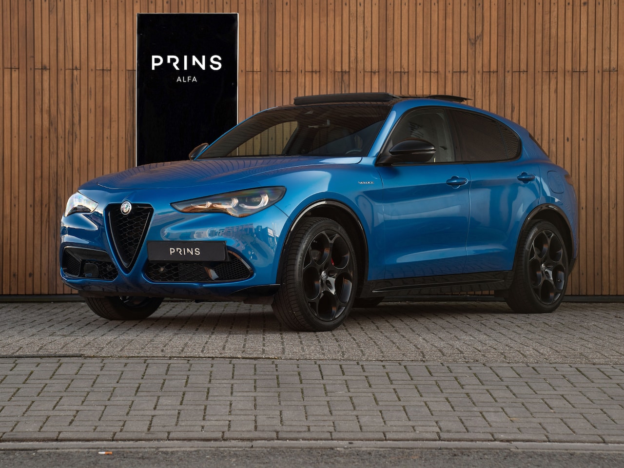 Alfa Romeo Stelvio - 2.0 T GME AWD Veloce 280pk | Pano-dak | 21 inch | LED-Matrix koplampen - AutoWereld.nl