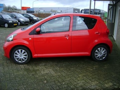 Toyota Aygo - 1.0-12V + 5 deurs apk: 25-8-2026 groot scherm