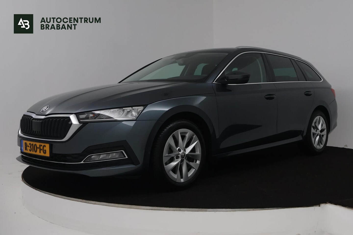 Skoda Octavia Combi - 1.0 e-TSI Business Edition Plus (TREKHAAK, STOELVERWARMING, HEAD-UP, CAMERA, ELEKTR STOELE - AutoWereld.nl