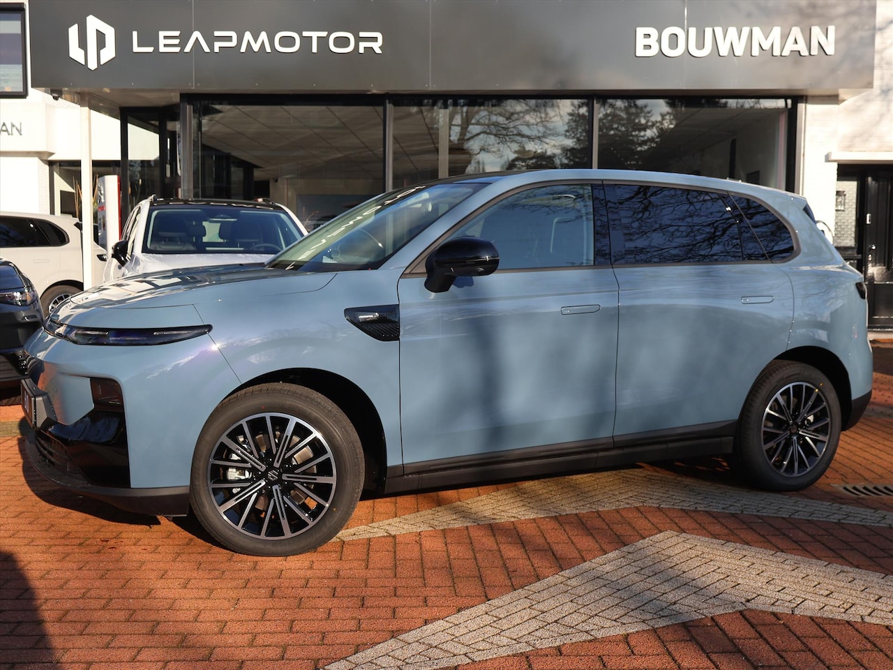 Leapmotor B10 - EV 67,1 kWh 218PK Design ProMax, Rijklaarprijs | NIEUW | Panoramadak | Navigatie | Camera - AutoWereld.nl