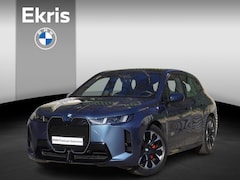 BMW iX - xDrive60 M Sportpakket Pro | Comfort Pack | Glazen panoramadak Sky Lounge | HIFI System Ha