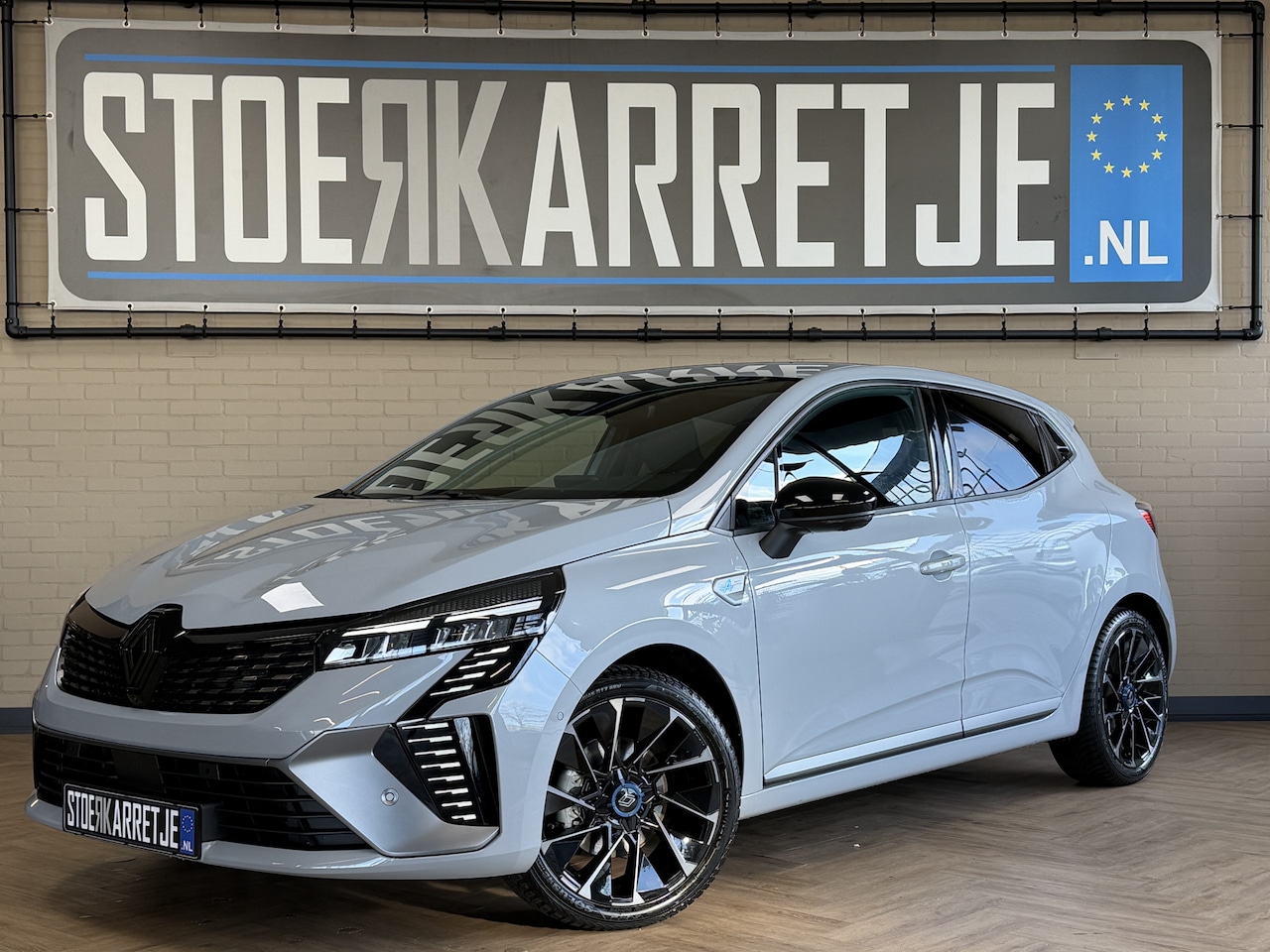 Renault Clio - 1.6 E-Tech Full Hybrid 145 esprit Alpine | Groot Navi | Bose | 360 | ACC | Dode hoek | 17" - AutoWereld.nl