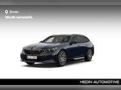 BMW i5 Touring - eDrive40 M Sport Pro | Trekhaak | Getint glas | Harman Kardon | Iconic Glow