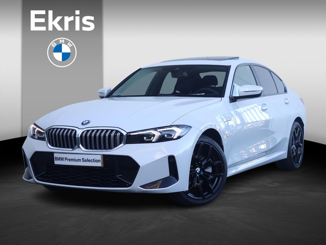 BMW 3-serie - 330e M Sportpakket/ Panoramadak/ Trekhaak/ Stoelverwarming/ achteruitrijcamera/ 19" LMV - AutoWereld.nl