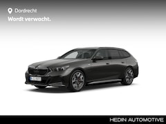 BMW 5-serie Touring - 530e M-Sport Pro | 20" | Trekhaak | Harman Kardon | Driving Assistant Plus | Iconic Glow e