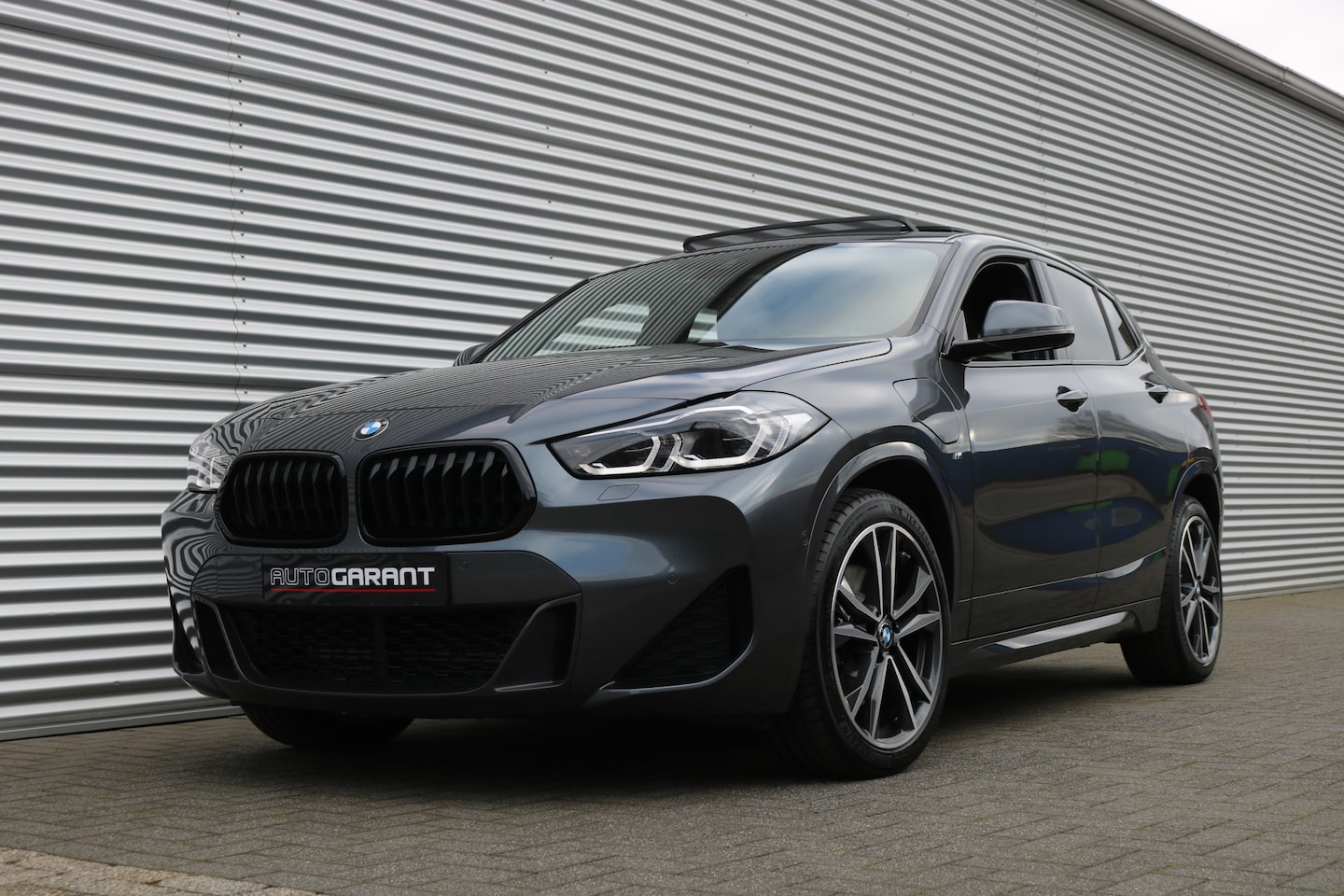 BMW X2 - xDrive25e M-Sportpakket Shadowline 220PK (Panoramadak Sportleder/Memory Navi/Camera Harman - AutoWereld.nl