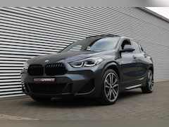BMW X2 - xDrive25e M-Sportpakket Shadowline 220PK (Panoramadak Sportleder/Memory Navi/Camera Harman
