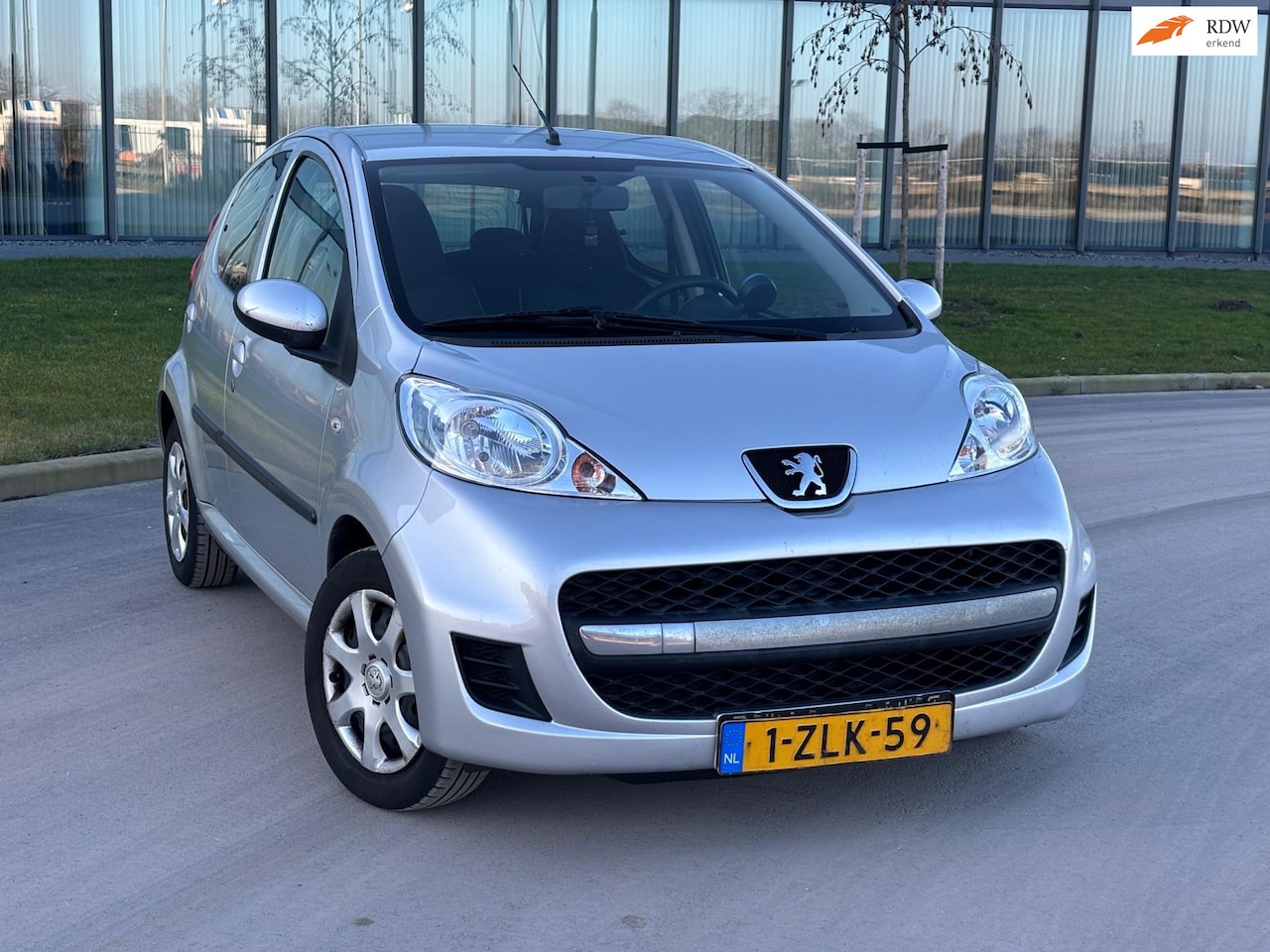 Peugeot 107 - 1.0-12V Urban Move 1.0-12V Urban Move - AutoWereld.nl